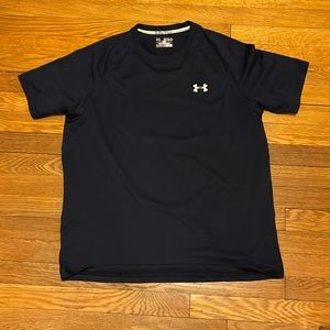 Under Armour, heat gear, short sleeve shirt. Loose, size large.